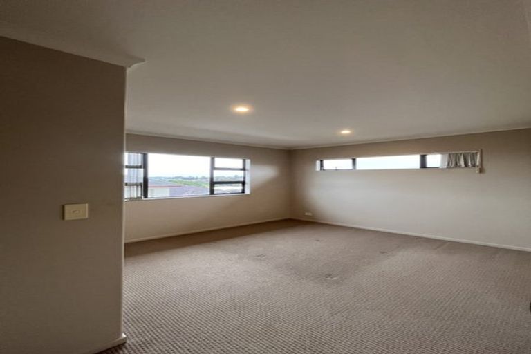 Photo of property in 8 Terrasini Drive, Flat Bush, Auckland, 2019
