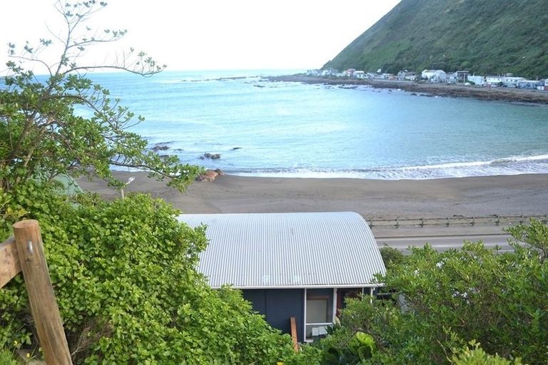 Photo of property in 32 Owhiro Bay Parade, Owhiro Bay, Wellington, 6023