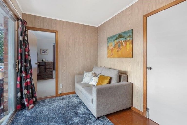 Photo of property in 20 Ward Crescent, Te Atatu Peninsula, Auckland, 0610