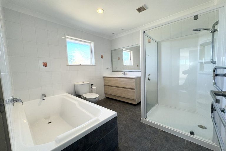 Photo of property in 92 Bond Crescent, Forrest Hill, Auckland, 0620