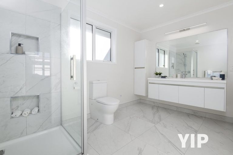 Photo of property in 10 Cromwell Point, Newlands, Wellington, 6037