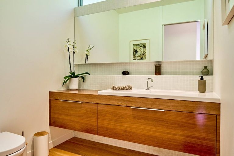 Photo of property in 4 Francis Bell Grove, Lowry Bay, Lower Hutt, 5013