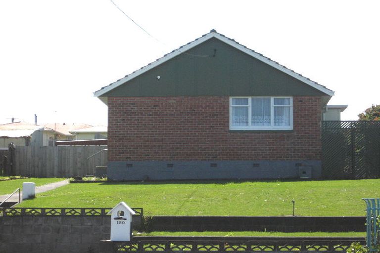Photo of property in 180 Puriri Street, Castlecliff, Whanganui, 4501
