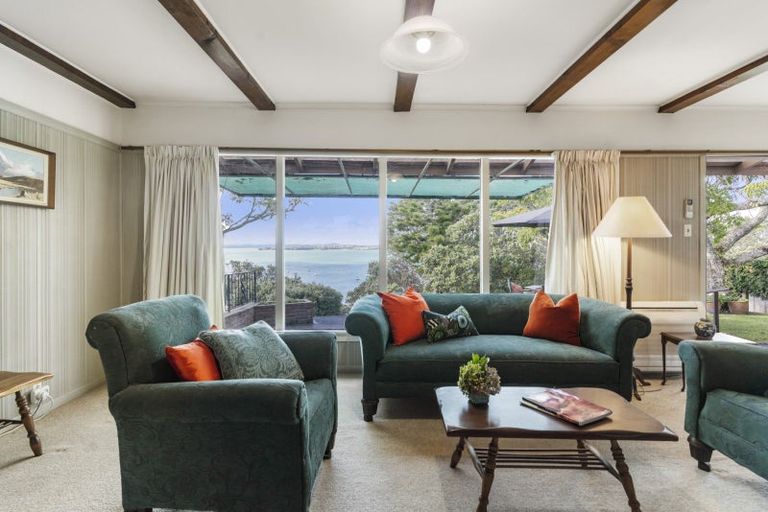 Photo of property in 16 Tui Vale Road, Shelly Park, Auckland, 2014