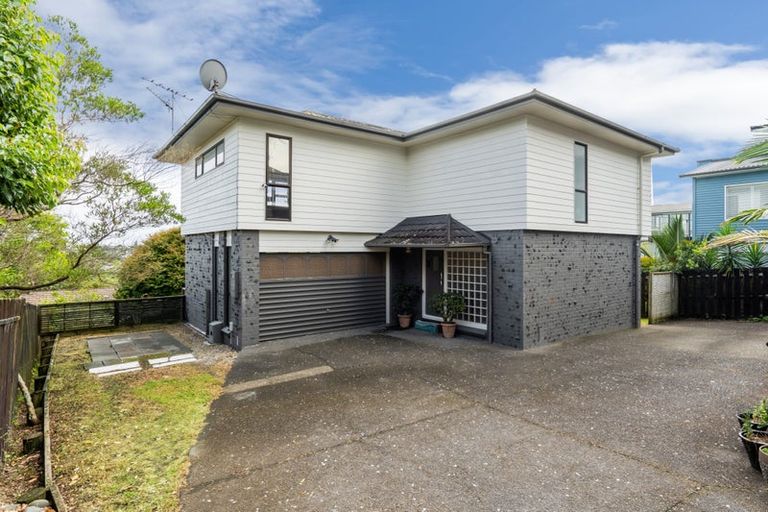 Photo of property in 1/14 Ridge Road, Waiake, Auckland, 0630