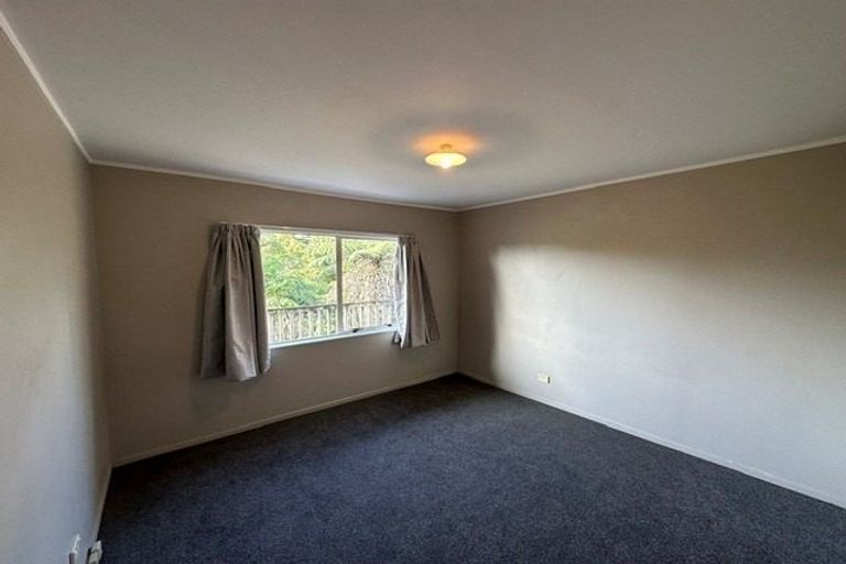 Photo of property in 2/49 Aeroview Drive, Beach Haven, Auckland, 0626