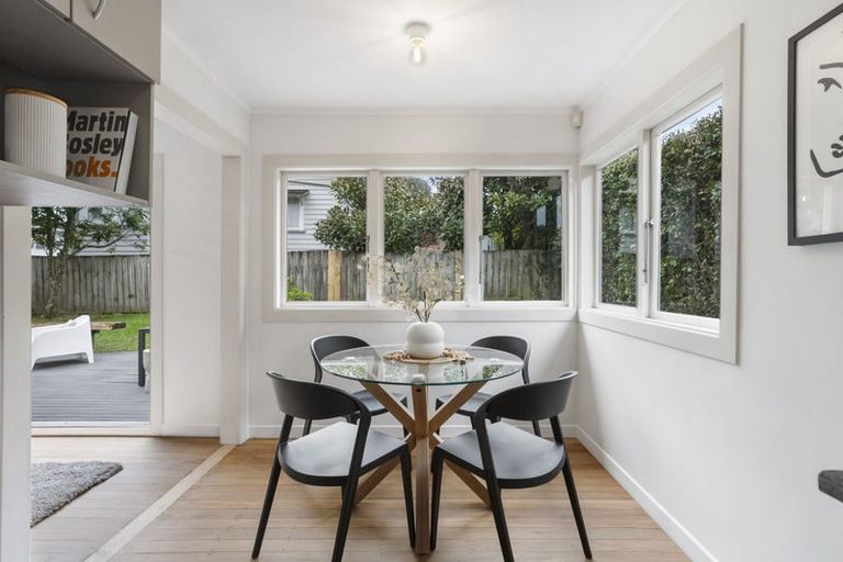 Photo of property in 1/12 Craigbank Avenue, New Lynn, Auckland, 0600