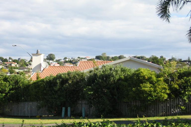 Photo of property in 2 Calypso Way, Unsworth Heights, Auckland, 0632