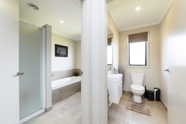 Photo of property in 34 Cyprus Place, Fitzherbert, Palmerston North, 4410