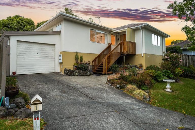 Photo of property in 1 Metric Place, Te Atatu South, Auckland, 0610