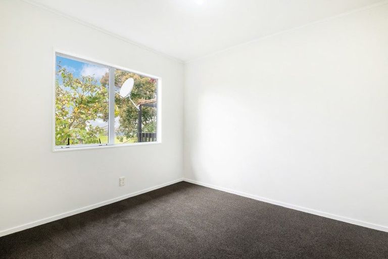 Photo of property in 2/7 Taurus Crescent, Beach Haven, Auckland, 0626