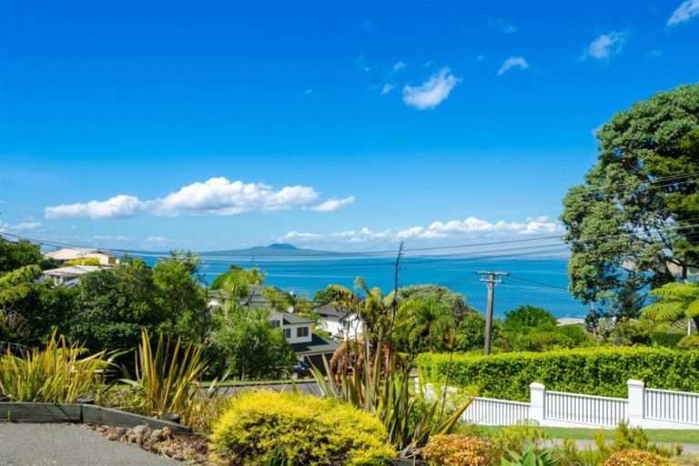 Photo of property in 2/26 Orchard Road, Waiake, Auckland, 0630