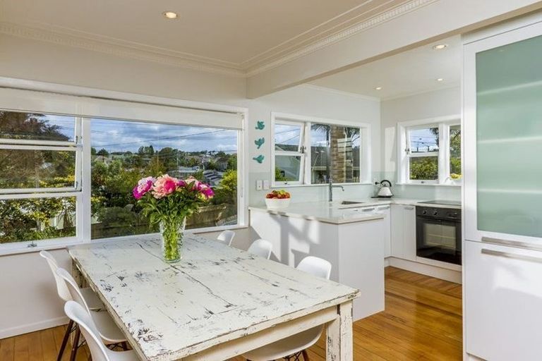 Photo of property in 1/93 Lake Road, Belmont, Auckland, 0622