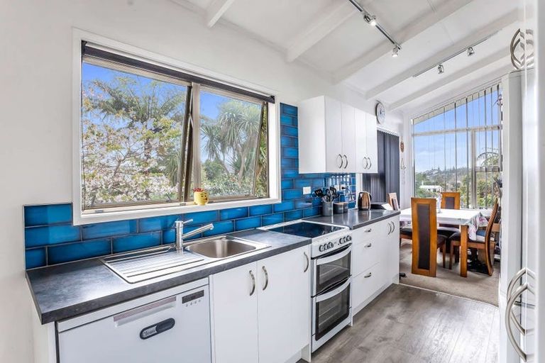 Photo of property in 33 Maratahu Street, Westown, New Plymouth, 4310