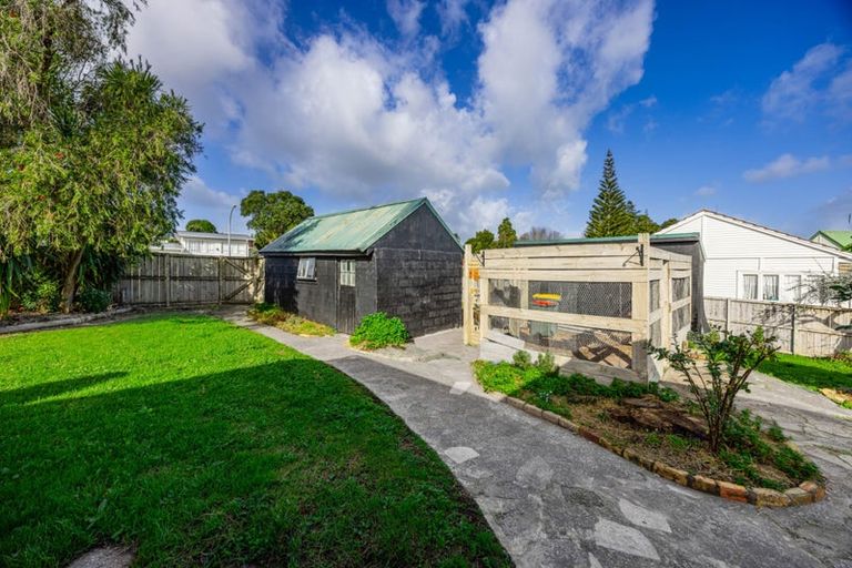 Photo of property in 35 Victoria Avenue, Waiuku, 2123