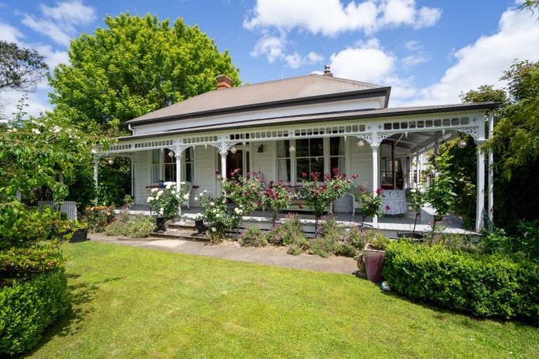 Photo of property in 147 Victoria Street, Cambridge, 3434