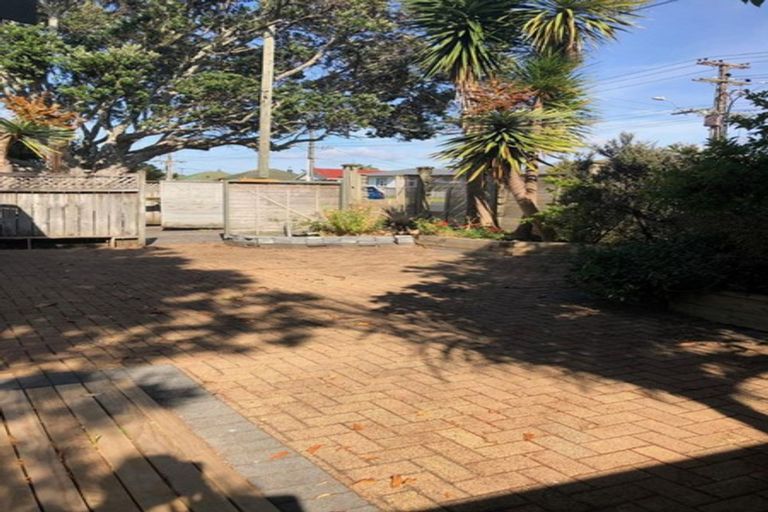 Photo of property in 25 Roberts Avenue, Bayswater, Auckland, 0622