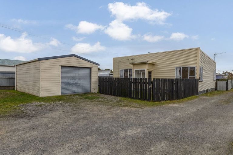 Photo of property in 1 Quinn Road, Levin, 5510
