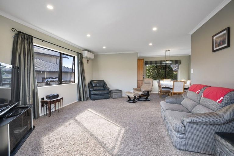 Photo of property in 11 Silkwood Place, Fitzherbert, Palmerston North, 4410