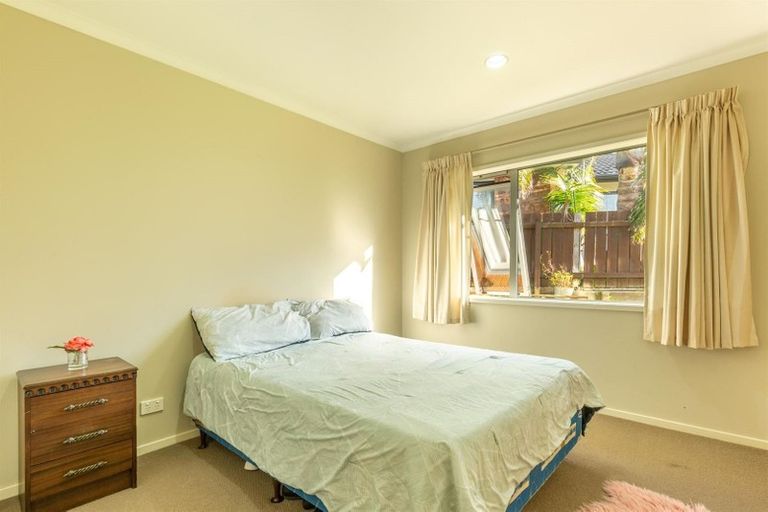 Photo of property in 16 Mcwhirters Farm Lane, Massey, Auckland, 0614