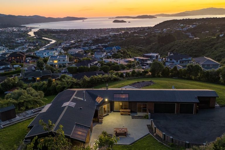 Photo of property in 252 Normandale Road, Normandale, Lower Hutt, 5010