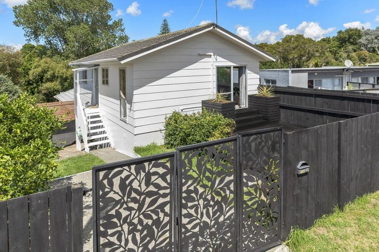 Photo of property in 1/46 Chippendale Crescent, Birkdale, Auckland, 0626