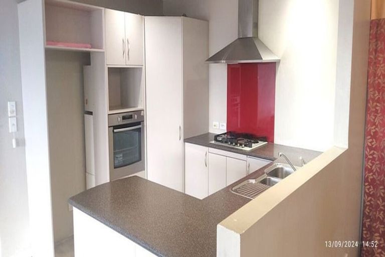 Photo of property in 39 Sunnyside Road, Sunnyvale, Auckland, 0612