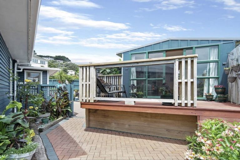 Photo of property in 5 Kinghorne Street, Strathmore Park, Wellington, 6022