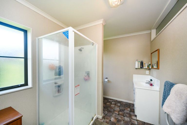 Photo of property in 34 Geneva Terrace, Kelvin Grove, Palmerston North, 4414