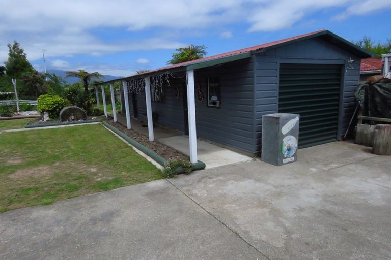 Photo of property in 86 Wakefield Street, Westport, 7825