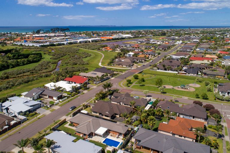 Photo of property in 64 Oriental Parade, Papamoa Beach, Papamoa, 3118