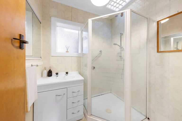 Photo of property in 26 Fairfax Avenue, Northcote, Auckland, 0627