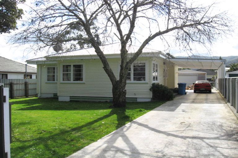Photo of property in 5 Hine Road, Wainuiomata, Lower Hutt, 5014