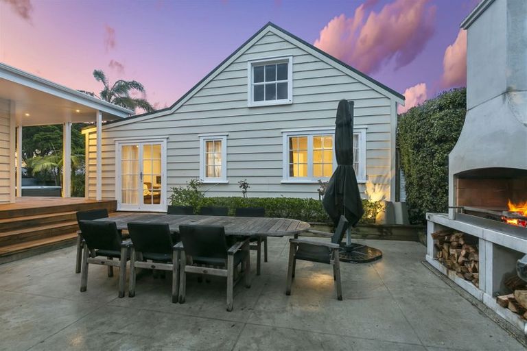 Photo of property in 29 Seaview Avenue, Northcote, Auckland, 0627