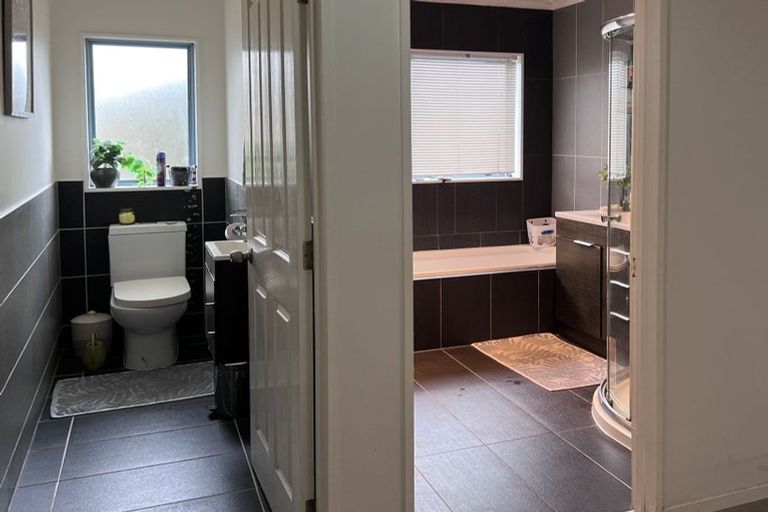 Photo of property in 2/17 Queen Street, Papakura, 2110