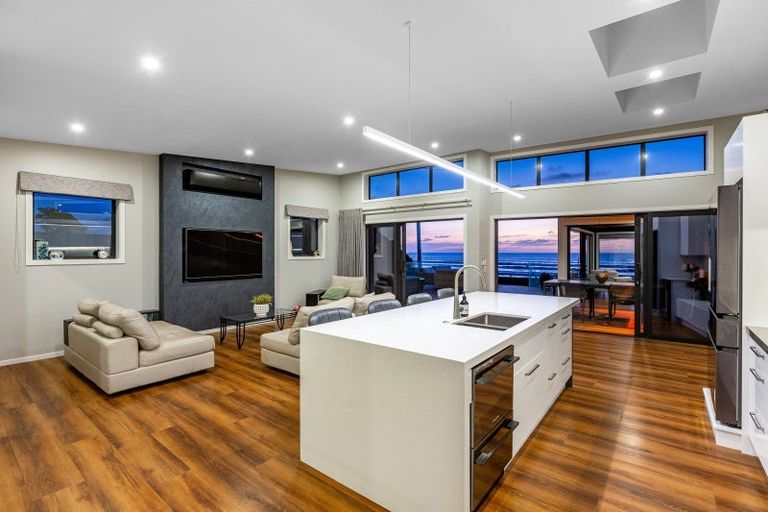 Photo of property in 35 The Esplanade, Raumati South, Paraparaumu, 5032