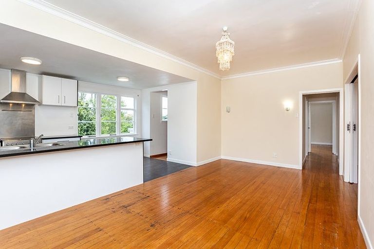 Photo of property in 1060 Great North Road, Point Chevalier, Auckland, 1022