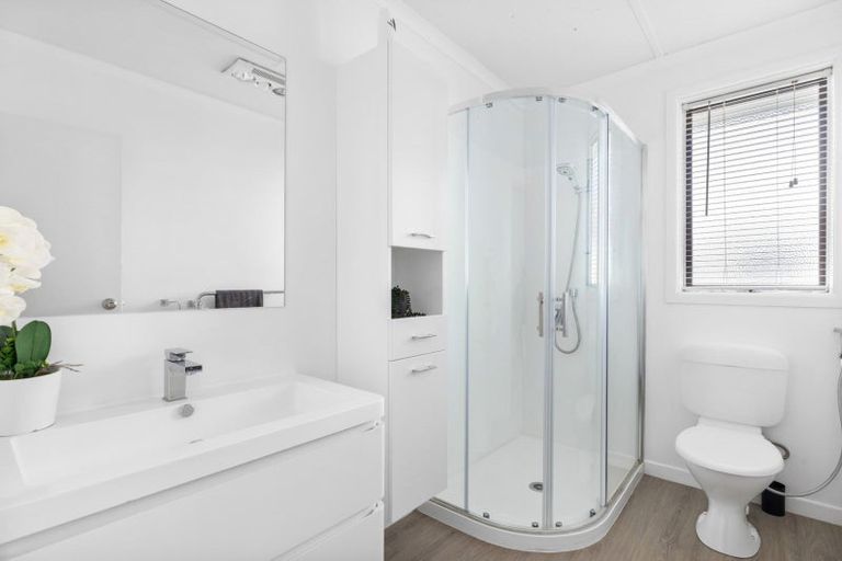 Photo of property in 22 Queen Road, Bellevue, Tauranga, 3110