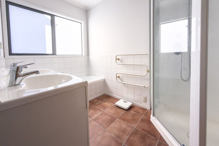 Photo of property in 252 Normandale Road, Normandale, Lower Hutt, 5010