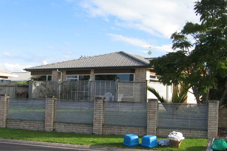 Photo of property in 10 Chalmers Close, Orewa, 0931