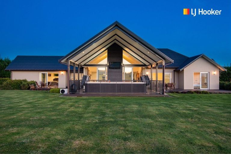 Photo of property in 100 Wingatui Road, Mosgiel, 9024