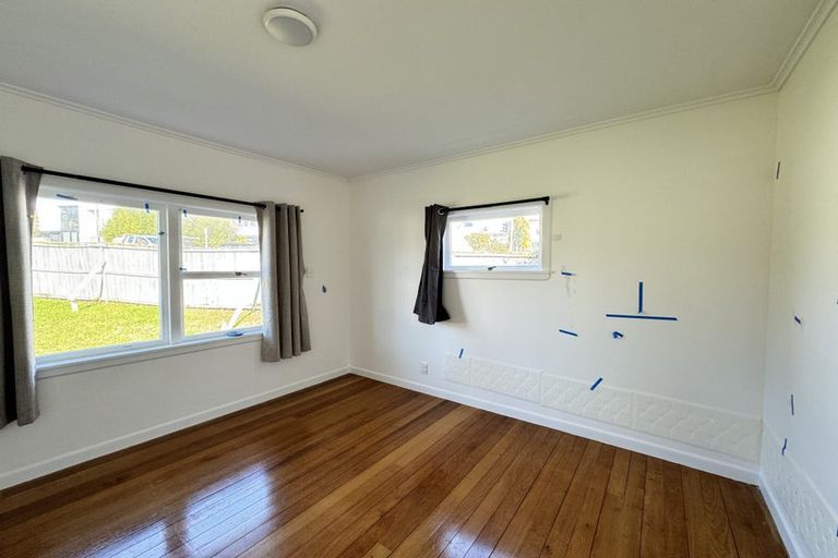 Photo of property in 1/1 Benders Avenue, Hillcrest, Auckland, 0627