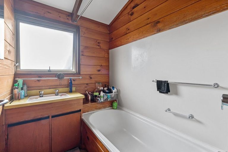 Photo of property in 13 Booker Place, Weymouth, Auckland, 2103