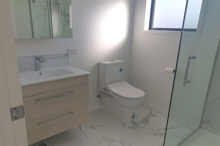 Photo of property in 86b Vodanovich Road, Te Atatu South, Auckland, 0610