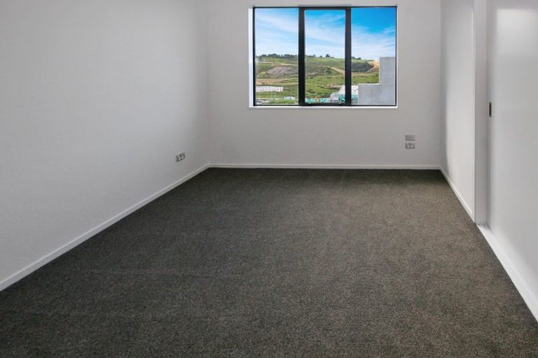 Photo of property in 1 Moki Place, Long Bay, Auckland, 0630