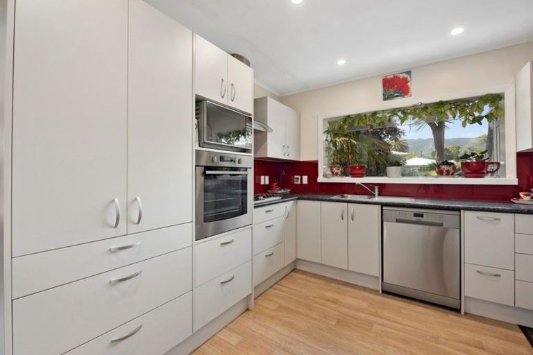 Photo of property in 3 Kapuranga Grove, Stokes Valley, Lower Hutt, 5019