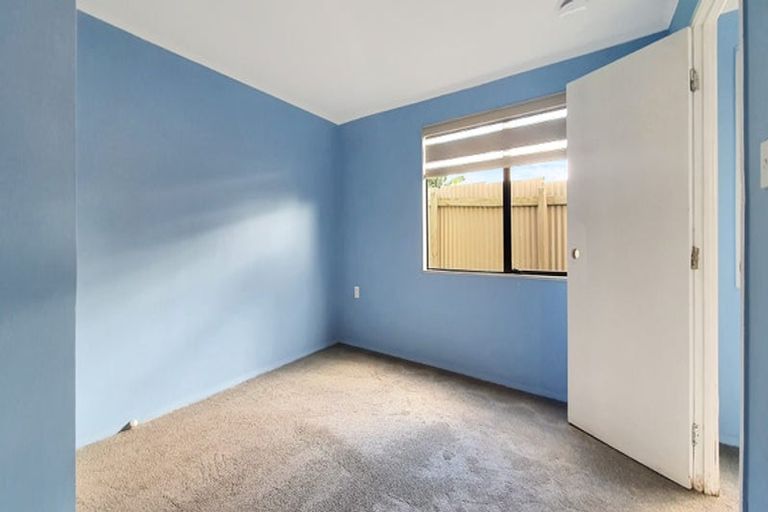 Photo of property in 28 Middlemore Crescent, Papatoetoe, Auckland, 2025