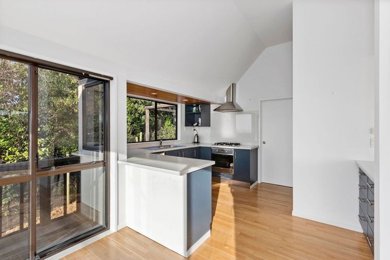 Photo of property in 20 Inverness Lane, Redcliffs, Christchurch, 8081