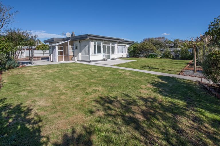 Photo of property in 306 Wainoni Road, Avondale, Christchurch, 8061