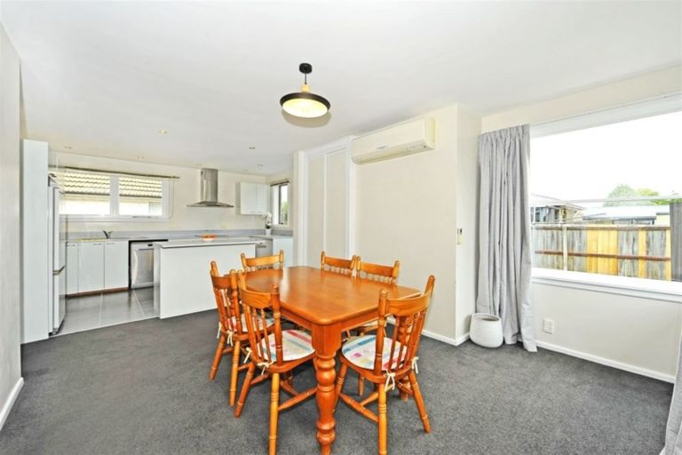 Photo of property in 37 Greendale Avenue, Avonhead, Christchurch, 8042